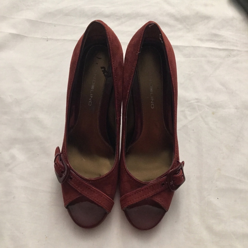 Bandolino Burgundy Suede Heels